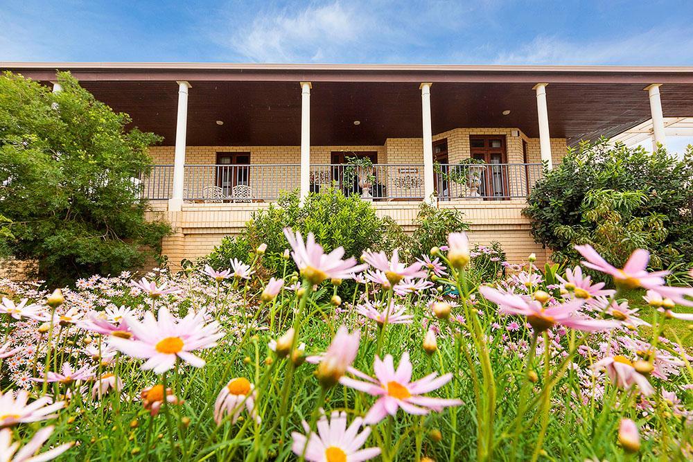 Fairway Manor Accommodation Нортъм Екстериор снимка