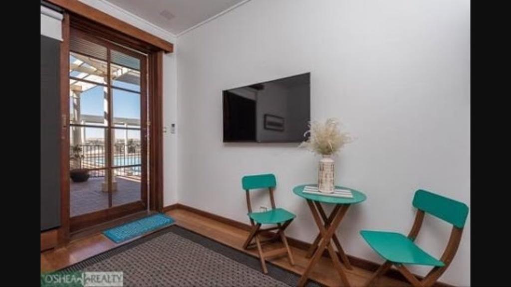 Fairway Manor Accommodation Нортъм Екстериор снимка