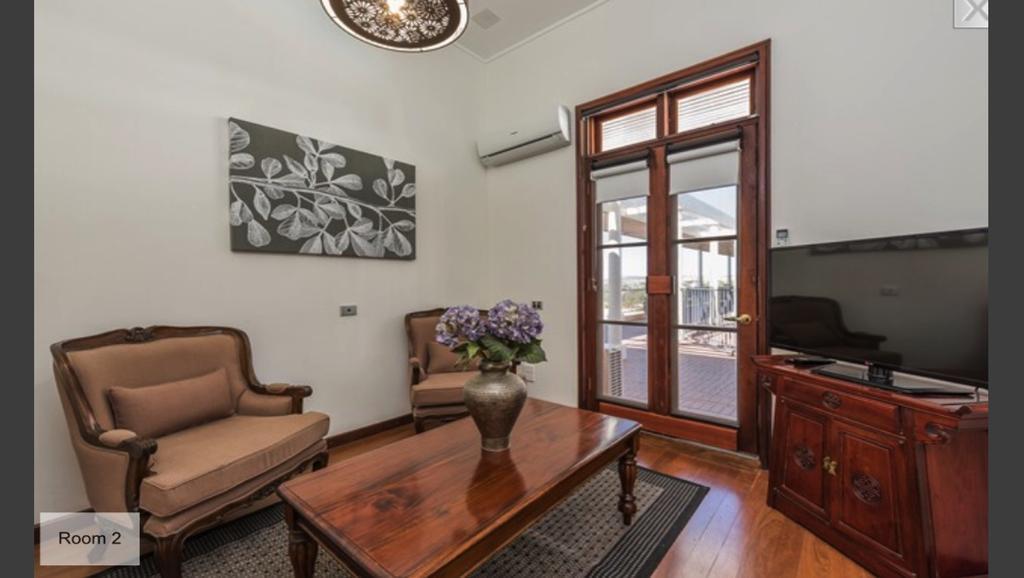 Fairway Manor Accommodation Нортъм Екстериор снимка