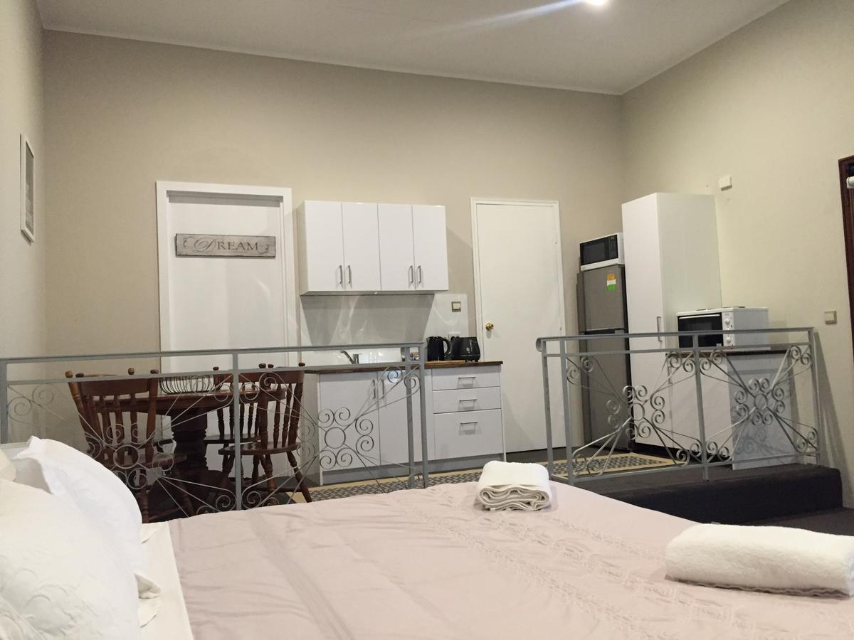 Fairway Manor Accommodation Нортъм Екстериор снимка