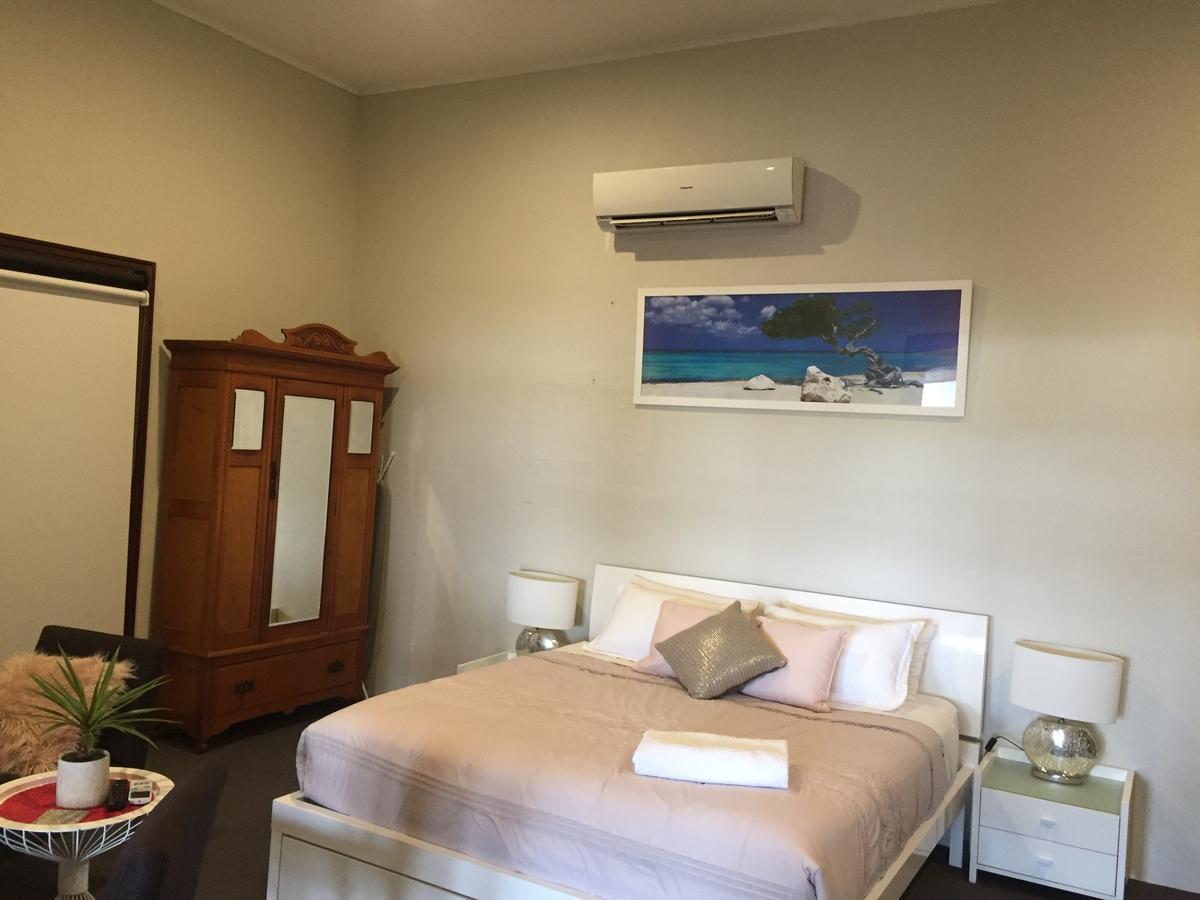 Fairway Manor Accommodation Нортъм Екстериор снимка